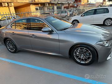Alfa Romeo Giulia 2.2 180 cv