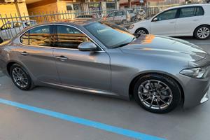 Alfa Romeo Giulia 2.2 180 cv