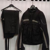 giubbotto e pantalone moto