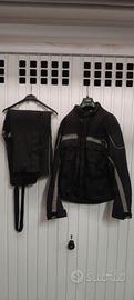 giubbotto e pantalone moto