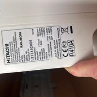 2 split per condizionatore  hitachi e telecomandi