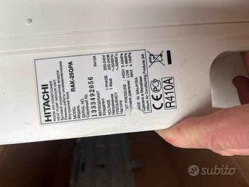 2 split per condizionatore  hitachi e telecomandi