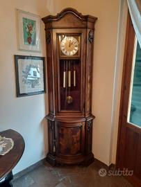 Orologio a pendolo ad angolo radica