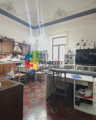 Casa singola spaziosa,posto auto,deposito e negozi