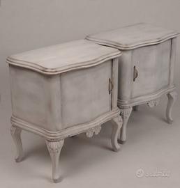 Coppia di comodini vintage shabby chic