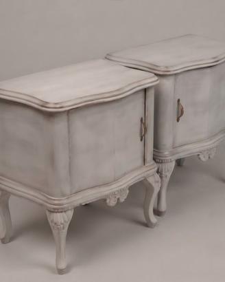 Coppia di comodini vintage shabby chic