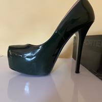 Décolleté in vernice