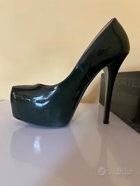 Décolleté in vernice