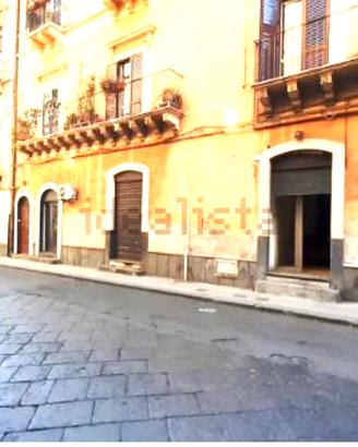 Bottega Via S.Nicolò al Borgo,9 -P.zza Cavour-CT