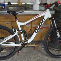 Bici giant full ammortizzata