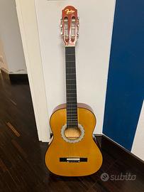 Chitarra classica con custodia