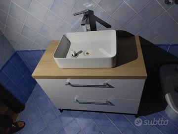 Mobile bagno con lavandino