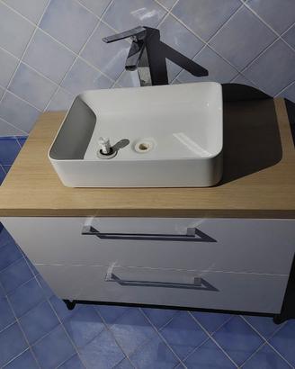 Mobile bagno con lavandino