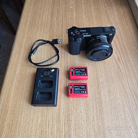 Sony ZV-E10 come nuova + 16-50mm + kit 2 batterie