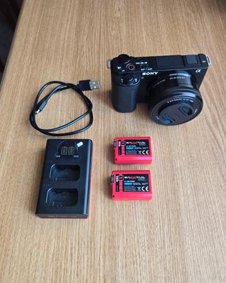 Sony ZV-E10 come nuova + 16-50mm + kit 2 batterie