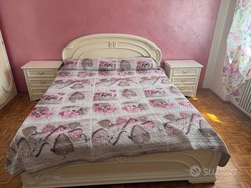 Camera a letto completa incluso letto e materasso