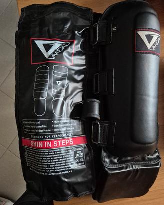 guanti da grappling  e paratibie