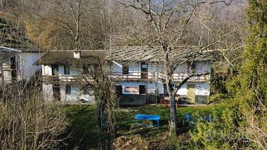 Rustico / Casale di 226 m² con più di 5 locali e b