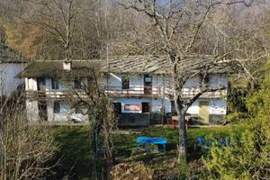 Rustico / Casale di 226 m² con più di 5 locali e b