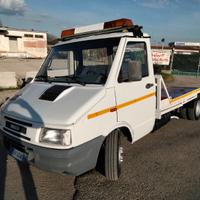 Carroattrezzi iveco daily patente b