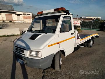 Carroattrezzi iveco daily patente b