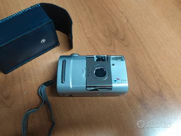 macchina fotografica anonima 