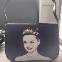 Pochette nera foto Haudrey Hepburn 