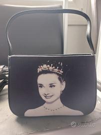 Pochette nera foto Haudrey Hepburn 