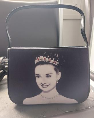 Pochette nera foto Haudrey Hepburn 