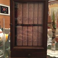 Vetrinetta con volumi