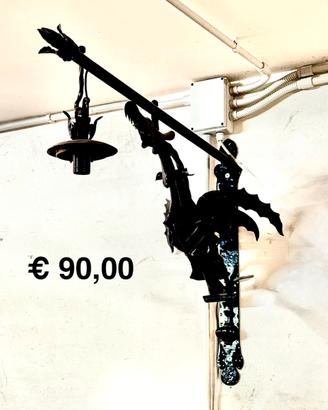 Lampada a braccio in ferro battuto