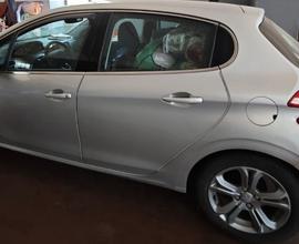 PEUGEOT 208 - 2016 1.4 HDi allure