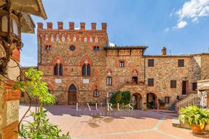 Palazzo / Stabile di 25000 m² con più di 5 locali 