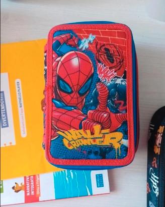 astuccio marvel doppia zip 4€