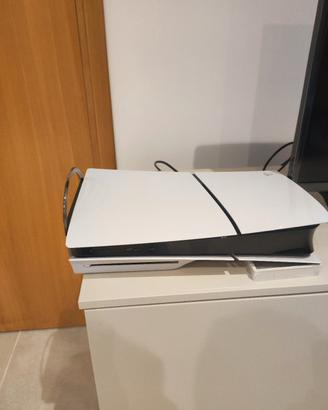 Play Station 5 Slim + 2 controller + basetta