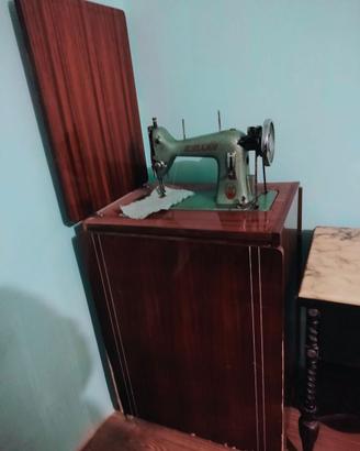 Macchina da cucire Keller-K 31 a pedale con mobile