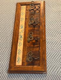 Attaccapanni Legno e ceramica dipinto a mano