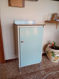 Mobiletto comodino da ospedale vintage in acciaio