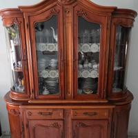 credenza piu' tavolo + 6 sedie imbottite 