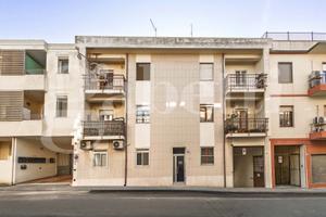 Via Famagosta 75 Mq con Posto Auto e Moto