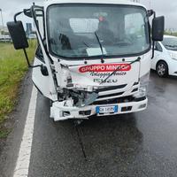 Isuzu m21 ribaltabile trilaterale incidentato