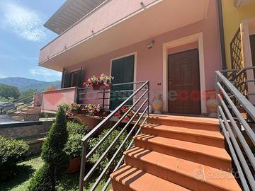 Villa a schiera Gallicano [UM143CVVRG]