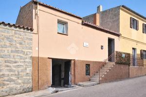 2 LOCALI A ARZACHENA