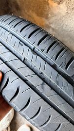 Pneumatico su cerchio Michelin nuovo 185/60 r15