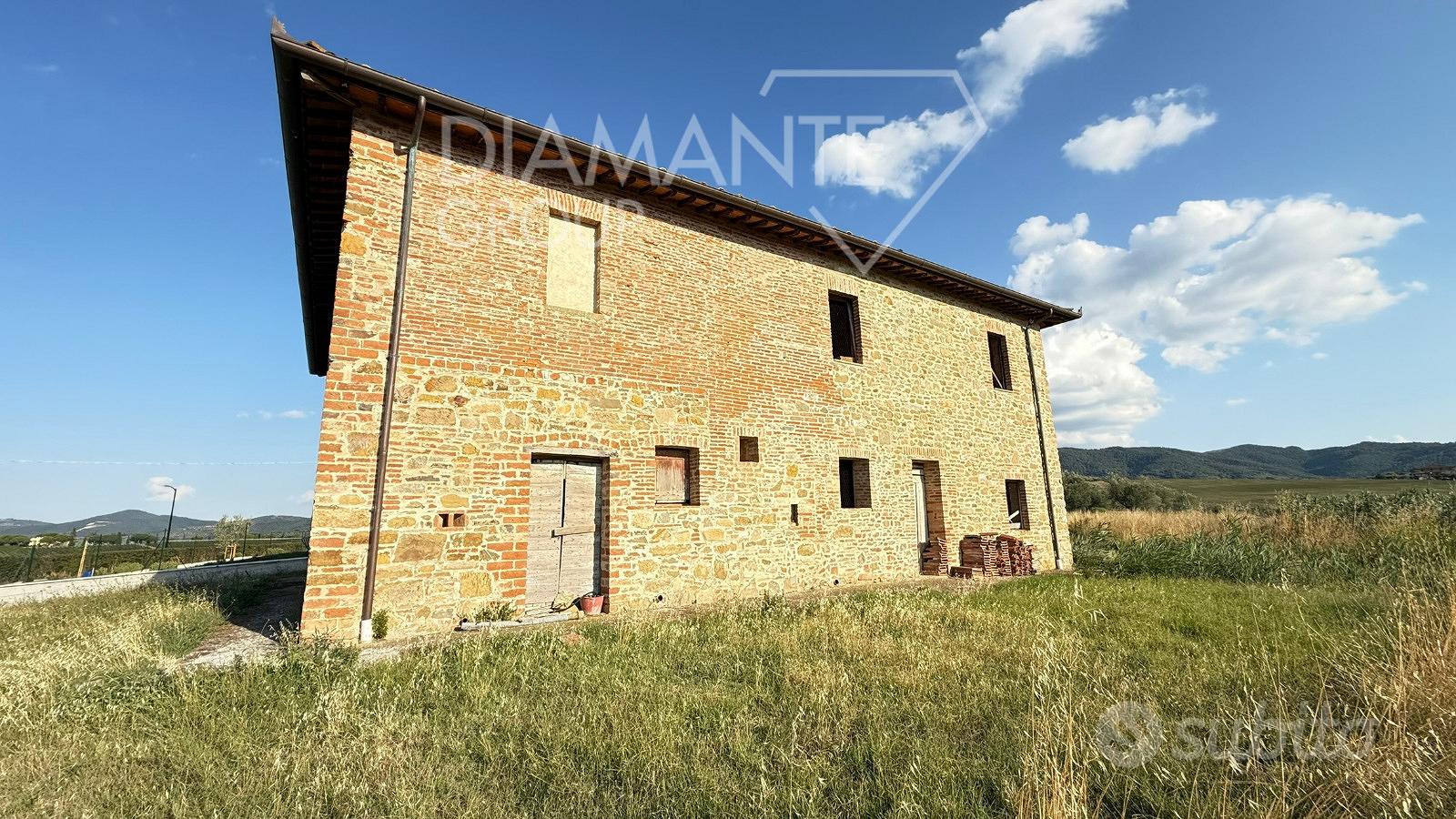 Casale pietra e mattoni parzialmente ristrutturato - Altro
