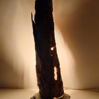 Lampada di design in pietra e legno 