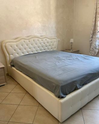 Letto matrimoniale con contenitore in ecopelle