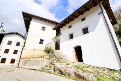 CASA SEMINDIPENDENTE A SAVOGNA