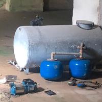 cisterna acqua e portoni di ferro battuto 