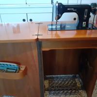 Mobile e Macchina da cucire Antica Necchi
